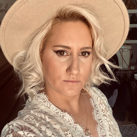 Meet your Posher, Dainty - Picture 1 of 8